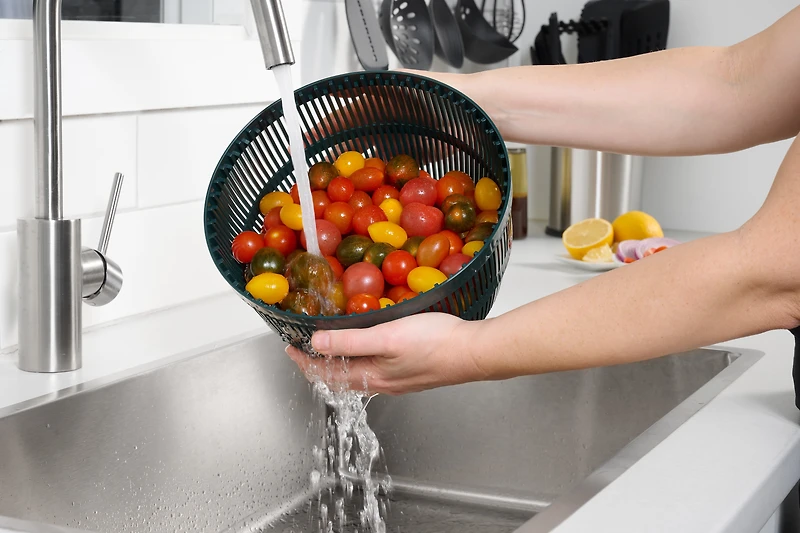 Starfrit Salad Spinner, 5L Capacity, Retractable Handle, Quick-Action Brake, Non-Slip feet, Bowl for Mixing and Serving, Dishwasher Safe