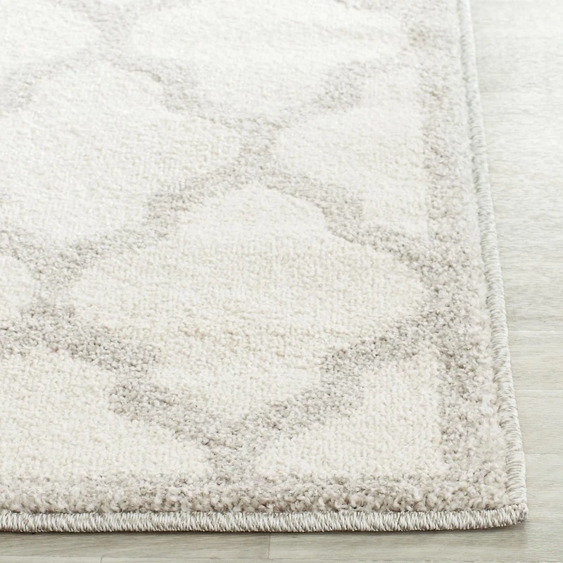 Safavieh Amherst Roderick Geometric Area Rug