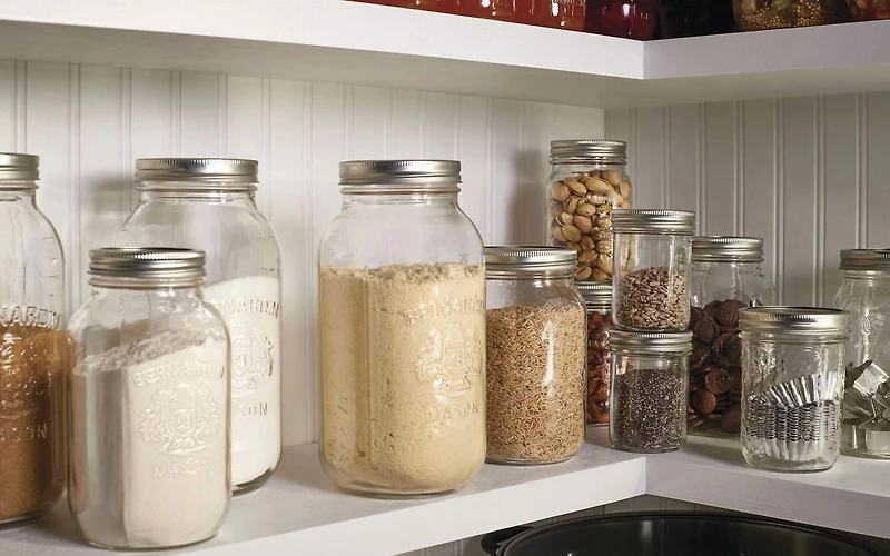 Bernardin Smooth-Sided Mason Jars with Lids and Bands, Regular Mouth, 250 mL