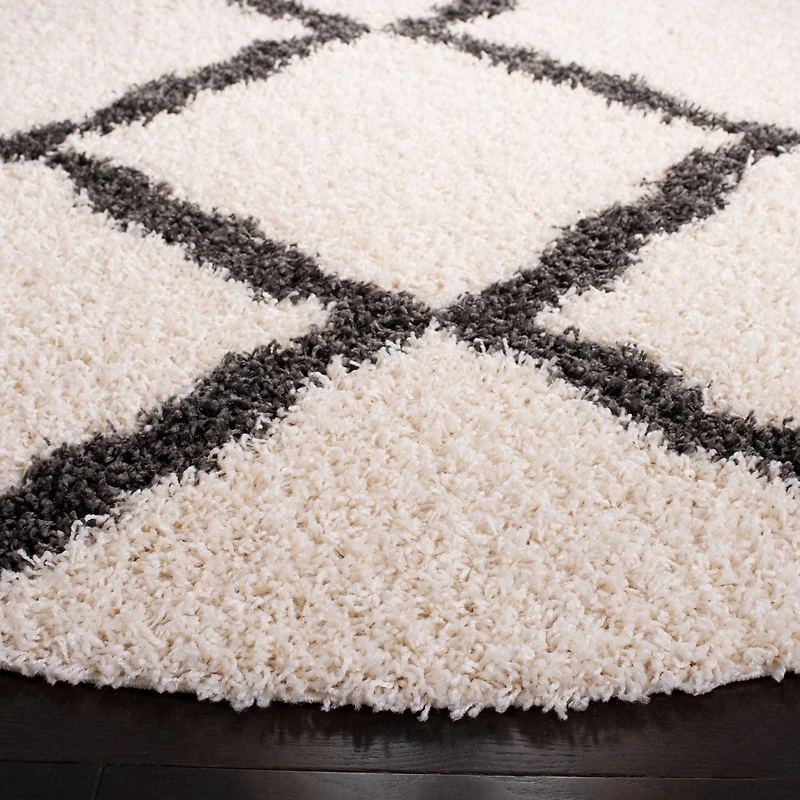Safavieh Dallas Logan Geometric Shag Area Rug
