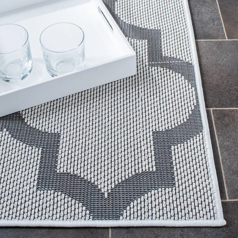 SAFAVIEH Bermuda Sophie Geometric Machine Washable Indoor/Outdoor Area Rug