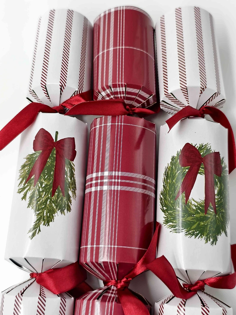 Lot de 12 crackers de Noël premium Holiday Time, motif couronne et tartan rouge, multicolore