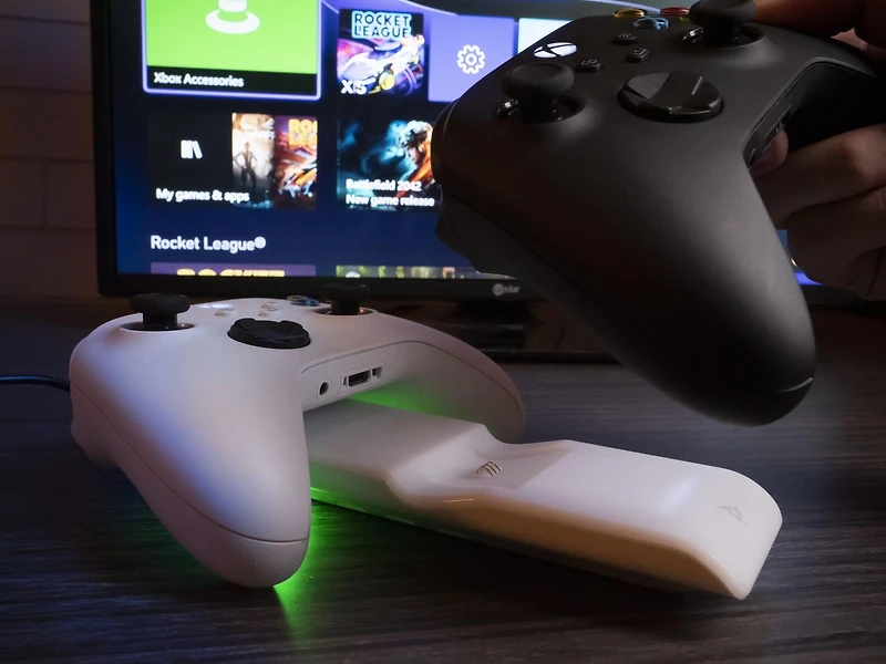 PDP METAVOLT Dual Charger: Flash White - Xbox Series X|S, & Xbox One PDP METAVOLT Charger White