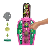 Monster High Skulltimate Secrets Garden Mysteries Playset, Venus McFlytrap Doll with 19+ Surprises