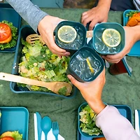 Coghlan's 4- Person Tableware Set, Compact and easy to transport