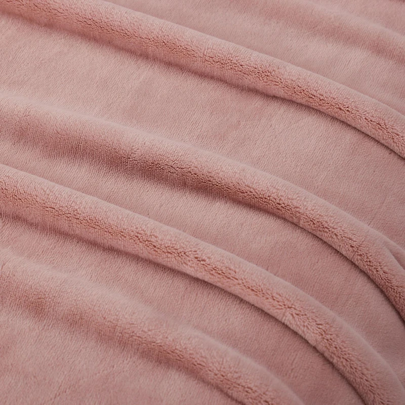 OVERSIZED PLUSH BLANKET