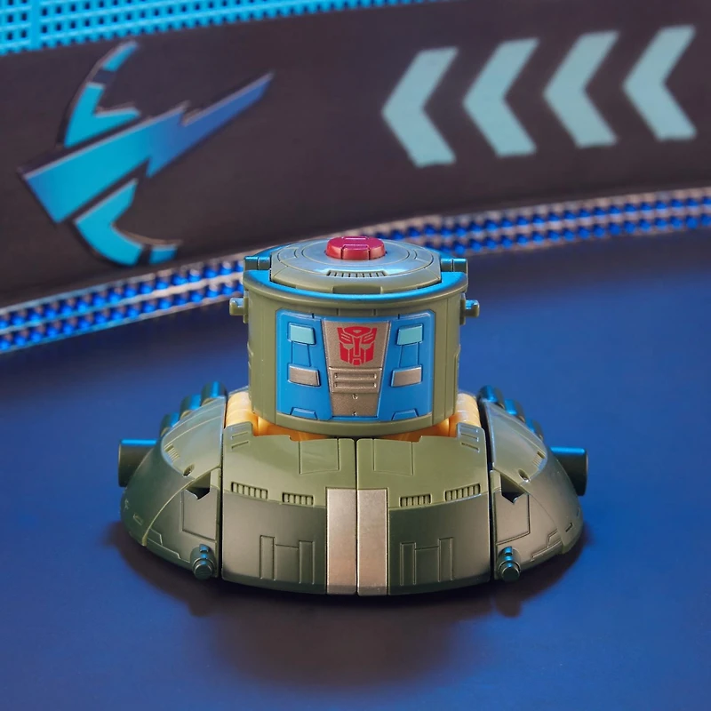 Transformers Generations Legacy Velocitron Speedia 500 Collection, Autobot Cosmos classe Deluxe de 14 cm, dès 8 ans