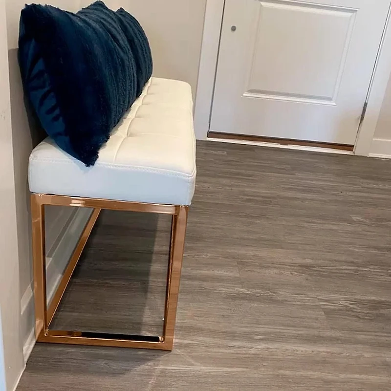 Banc en velours beige de la collection Heavenly, banc en velours avec acier inoxydable doré, banc en acier inoxydable, banc poli, banc en velours, banc doré, banc d'entrée