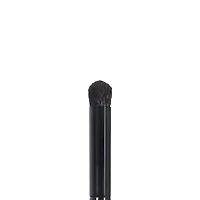 e.l.f. Cosmetics Eye Contour Brush