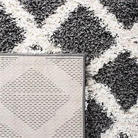 Safavieh Dallas Jerrie Geometric Shag Area Rug