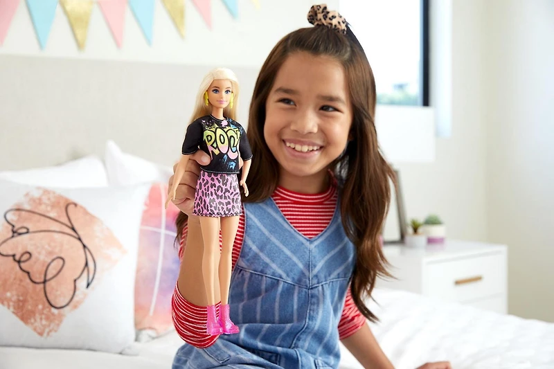 Poupée Barbie Fashionistas Tshirt Rock et Jupe