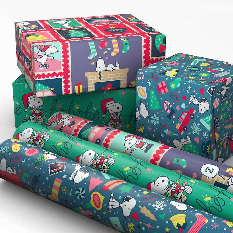 Papier d'emballage de Noël, avec lignes de découpage au verso, Peanuts, Hallmark (3 rouleaux : 60 pieds carrés)