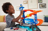 Hot Wheels Track Set and 1:64 Scale Toy Car, City Shark Escape, Multi-Level Playset