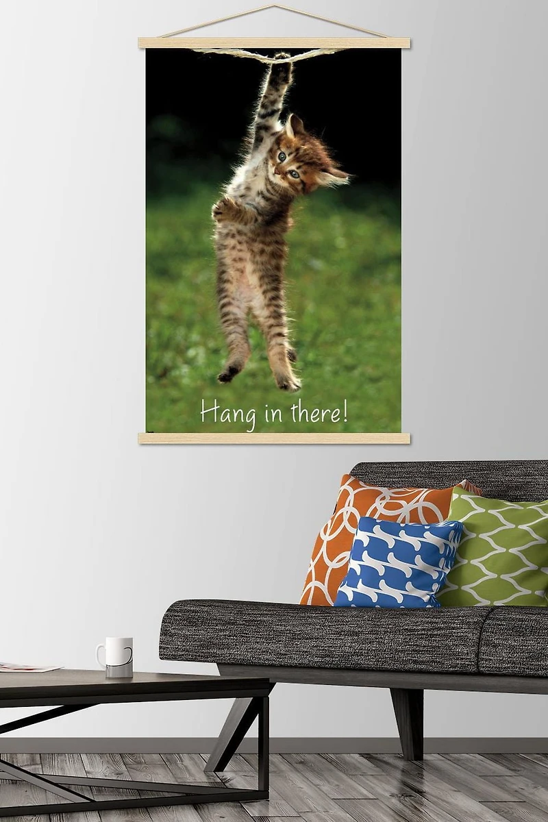 Célèbre chaton accroché là-bas Poster