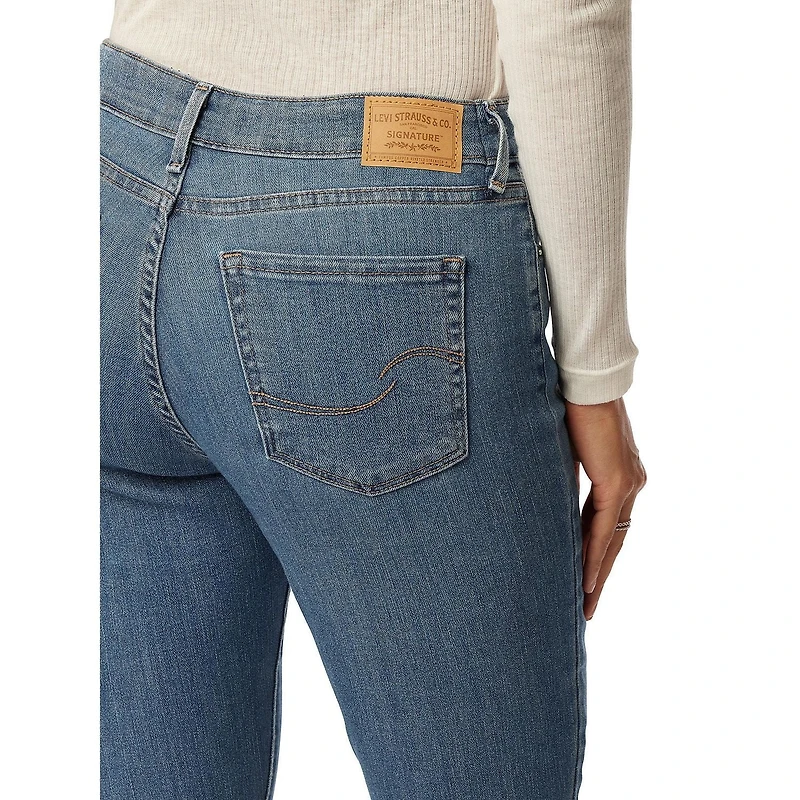 Levi Strauss SignatureMC Jean mi-taille bottillon pour femme Tailles offertes : 2 – 18