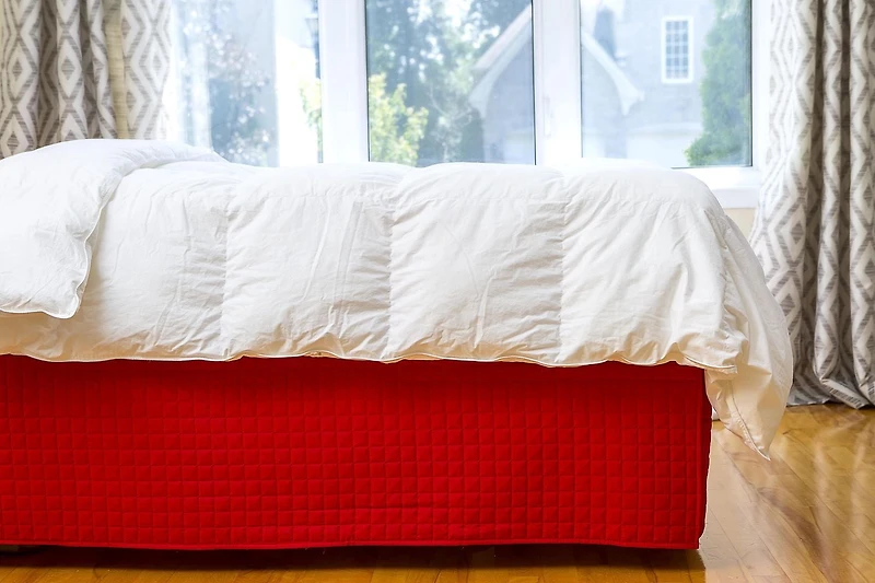 Gouchee Home Grid Queen Bedskirt – Quilted Red Bed Skirt, Soft Brushed Microfiber, 60x80x14", Machine Washable