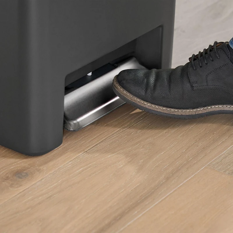 Poubelle de cuisine Rubbermaid de 49 litres avec couvercle à pédale, conteneur charbon 13 gallons