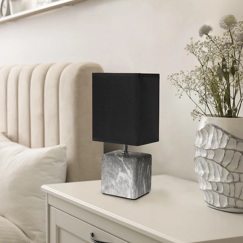 Simple Designs Petite lampe de table en céramique marbrée avec abat-jour en tissu