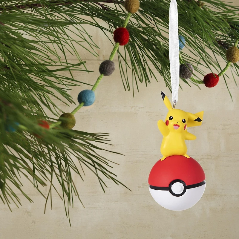 Décoration de Noël – Hallmark – Pikachu sur un ballon Poké – Disney – Exclusivité Walmart