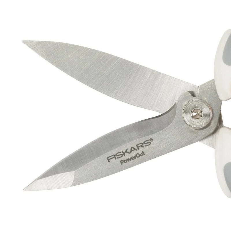 Ciseaux   Easy ActionMC de FiskarsMD 20 cm (8 po) La conception à ressort Easy Action™ ouvre doucement les lames après chaque coupe pour réduire la fatigue de la main