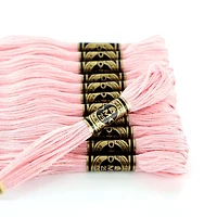 DMC Fil à broder en coton, 6 brins, écheveau de 8 m — rose, fabriqué en France (Art. 117)