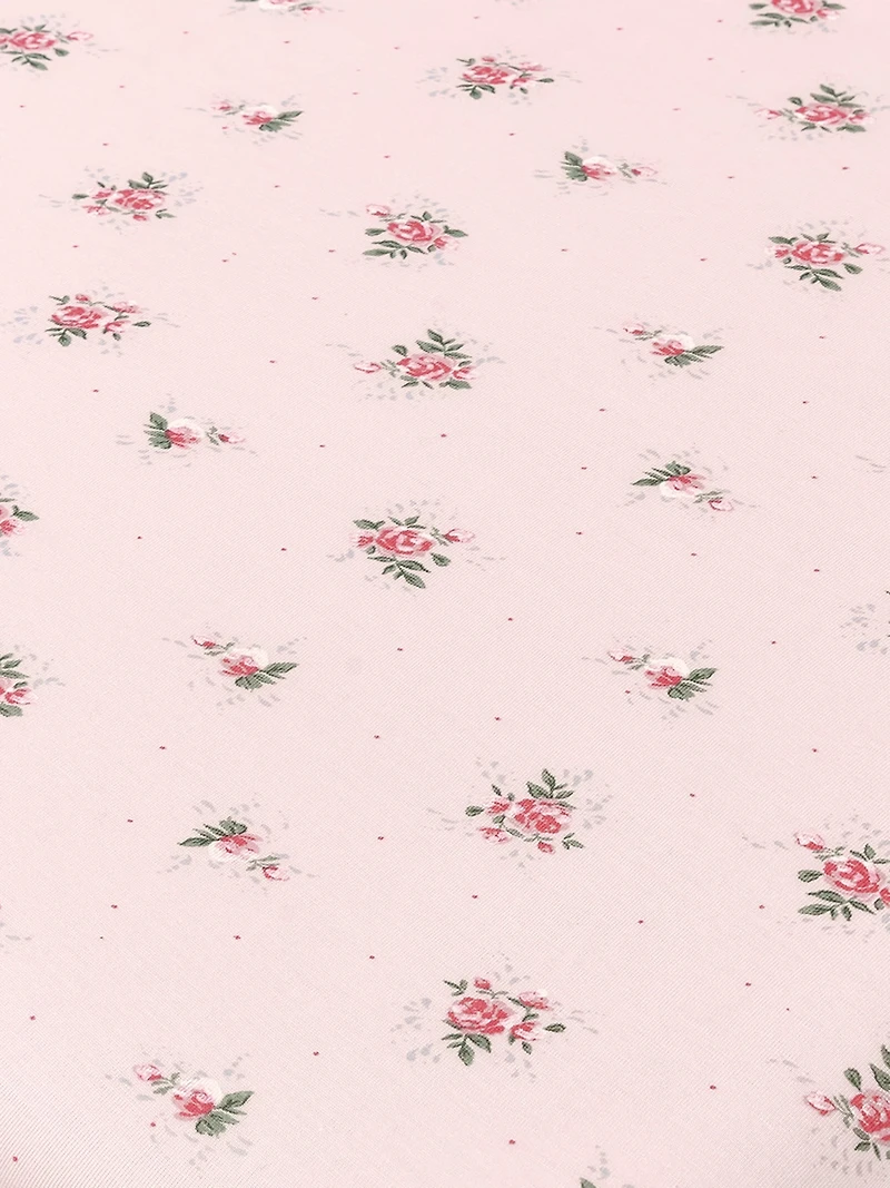 Modern Moments Drap-housse de lit d'enfant rose pâle avec de délicates roses rose foncé pour un look charmant. OEKO-TEX 2013PK0176 AITEX