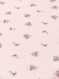 Modern Moments Drap-housse de lit d'enfant rose pâle avec de délicates roses rose foncé pour un look charmant. OEKO-TEX 2013PK0176 AITEX