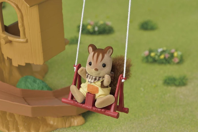 Coffret Aventure Cabane dans les Arbres Édition Camping de Calico Critters, Dollhouse Playset avec figurine et accessoires