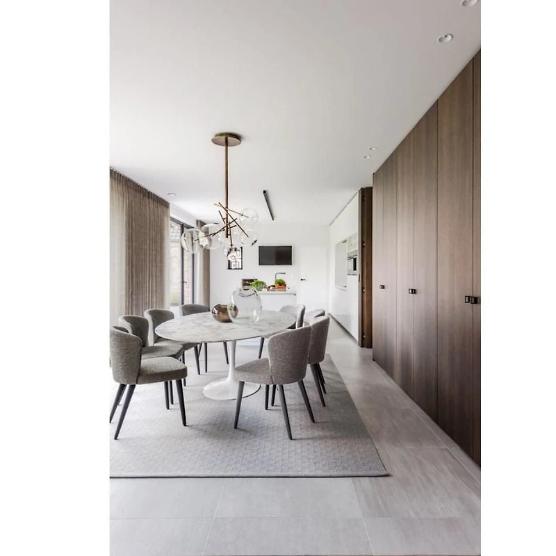 Table de salle à manger ovale élégante Bria avec plateau en marbre et base en aluminium blanc