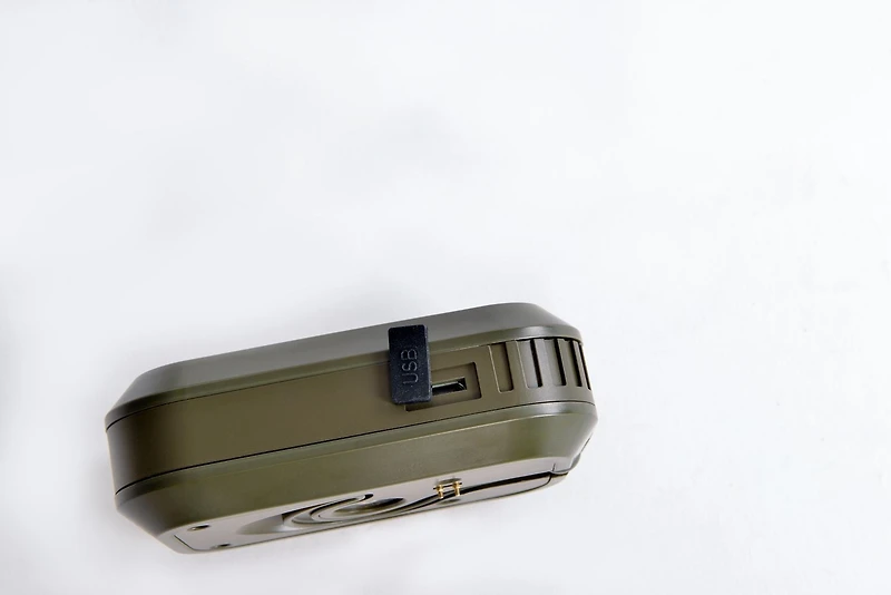 Mini lampe rechargeable multi-modes de camping - est livrée avec les modes Flash, Strobe, Anti-moustique et Dim
