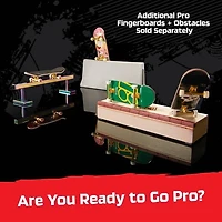 Tech Deck, Primitive Pro Series, Fingerboard avec présentoir, conçu pour les pros ; Mini skateboards authentiques, jouets pour enfants à partir de 6 ans