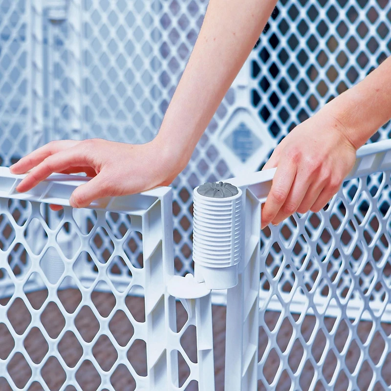 Barrière Six Panneaux Facile d'emploi Superyard Classique en plastique de North States, pour les enfants et les animaux domestiques