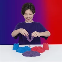 Kinetic Sand, Coffret Mélange arc-en-ciel avec 3 couleurs de sable Kinetic Sand (382 g) et 6 outils, pour les enfants à partir de 3 ans Kinetic Sand, Coffret Mélange