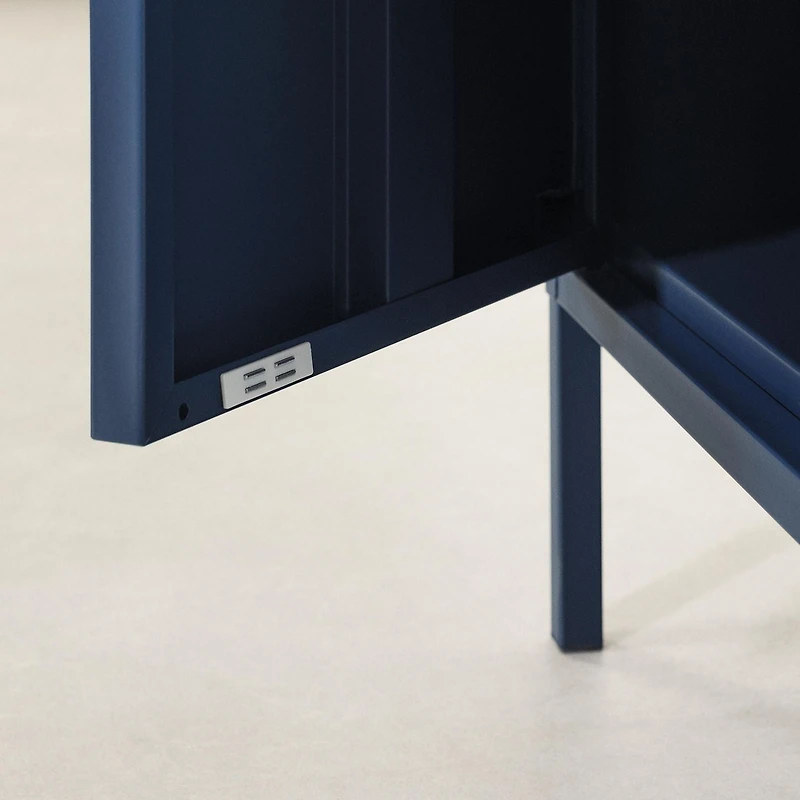 Table de chevet avec porte en métal de la collection Dylane South Shore
