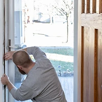 Bourrelet de calfeutrage ultra-robuste de marque Duck pour brèches de taille moyenne - Blanc 9,5 mm x 5,2 m