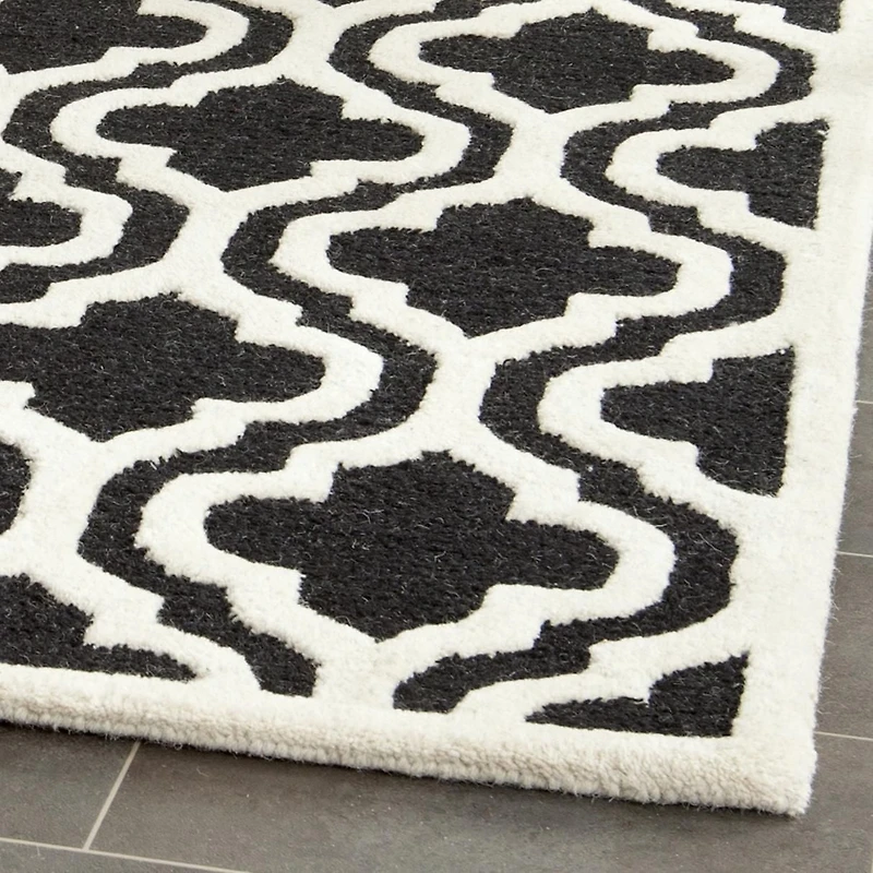 Safavieh Cambridge Kirsten Geometric Area Rug