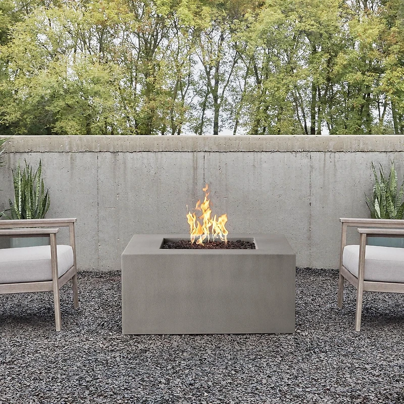 Real Flame Foyer Extérieur Carré au Propane de 40 po  Estes avec Réservoir Caché en Ardoise par Jensen Co.