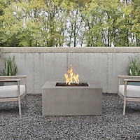 Real Flame Foyer Extérieur Carré au Propane de 40 po  Estes avec Réservoir Caché en Ardoise par Jensen Co.