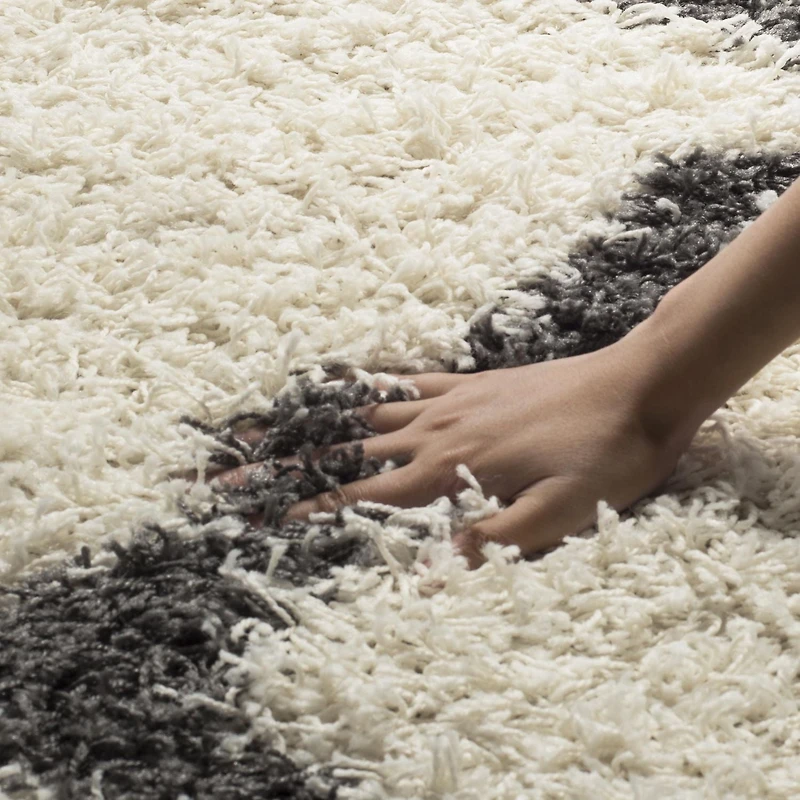 Safavieh Dallas Logan Geometric Shag Area Rug