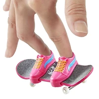 Hot Wheels Skate Collector Set, 1 Fingerboard, Pair of Skate Shoes & Car