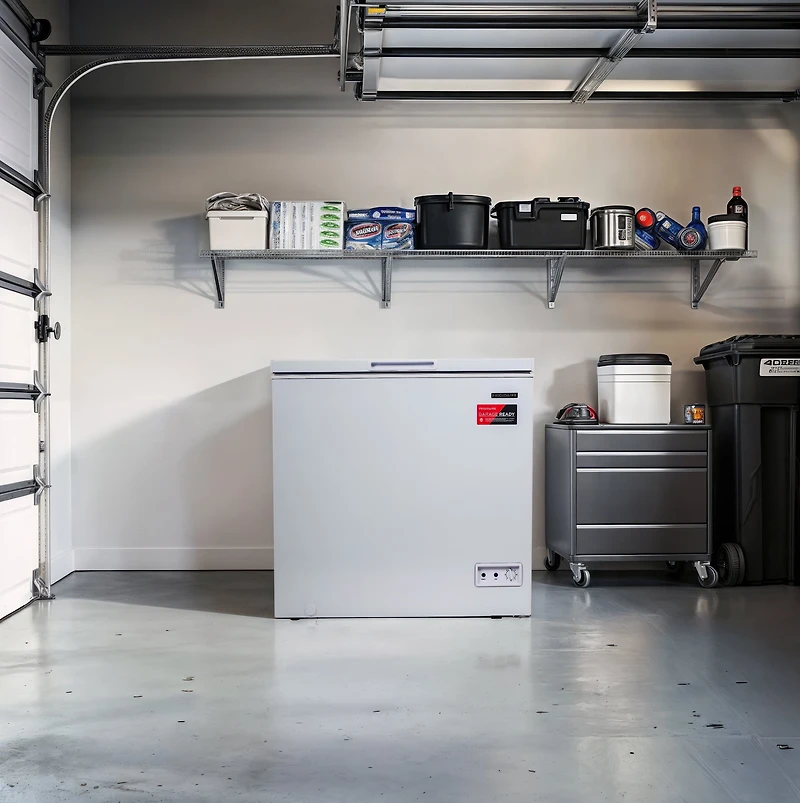 Congélateur coffre Frigidaire 7 pi³ (198 L) pour garage, cuisine ou sous-sol, grande capacité de stockage, blanc