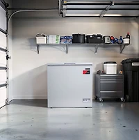Congélateur coffre Frigidaire 7 pi³ (198 L) pour garage, cuisine ou sous-sol, grande capacité de stockage, blanc