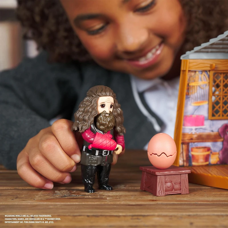 Wizarding World Harry Potter, Magical Minis Hagrid’s Hut Playset with 2 Figures and 9 Doll Accessories, Kids Toys for Ages 6 and up