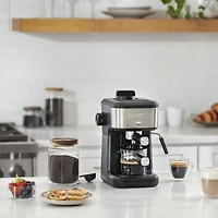 Cafetière à espresso à vapeur 4 doses Gourmia avec batteuse à mousse - GCM4210 4 doses d'espresso