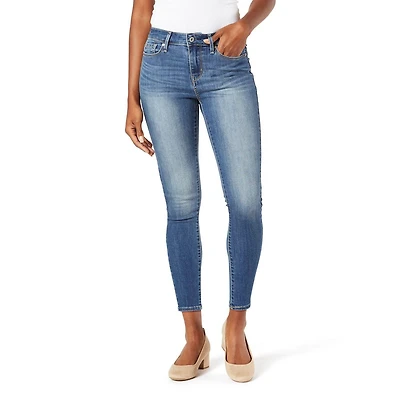 Levi Strauss Signature.MC Jean filiforme moderne abrégé pour femme