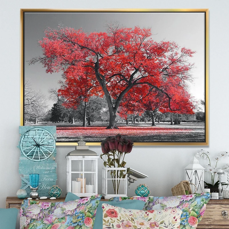 Designart Grand arbre rouge le jour brumeux ART MURAL À CADRE FLOTTÉ