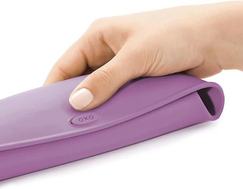 OXO Tot - Ensemble de bavoirs enroulables - Bavoirs bébé et tout-petit en silicone souple, imperméable et léger - Le tissu se roule dans la poche pour les voyages et le stockage - Gris/Lilas