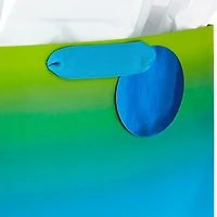 Paquet de 3 grands sacs-cadeaux de 13 po et de papier de soie Hallmark (Dégradé multicolore) – Pour les fêtes, l'Halloween, les showers de bébé, les fêtes prénuptiales