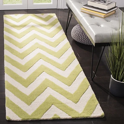 Safavieh Cambridge Kaitlyn Zig Zag Stripes Area Rug