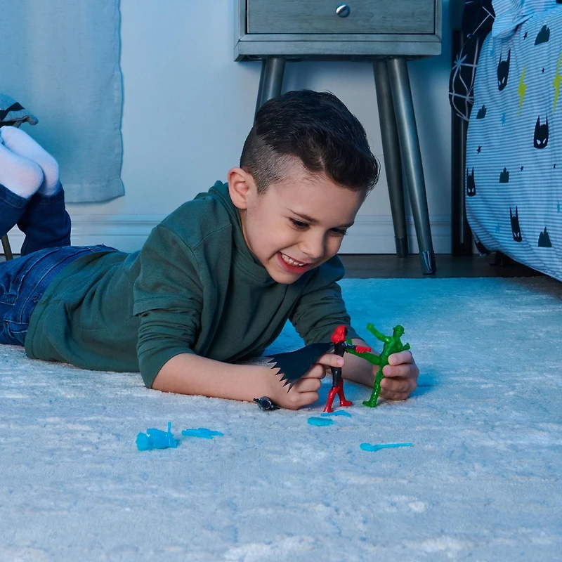 Batman, Figurine articulée de 10 cm The Riddler avec 3 accessoires mystère, pour les enfants à partir de 3 ans